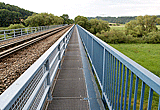 Weg ber die Eisenbahnbrcke